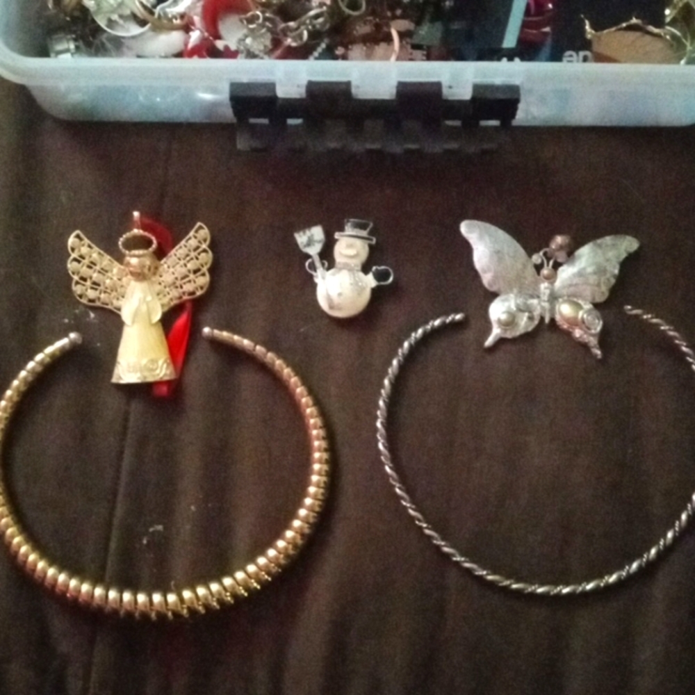 Silver and gold necklaces and pendants